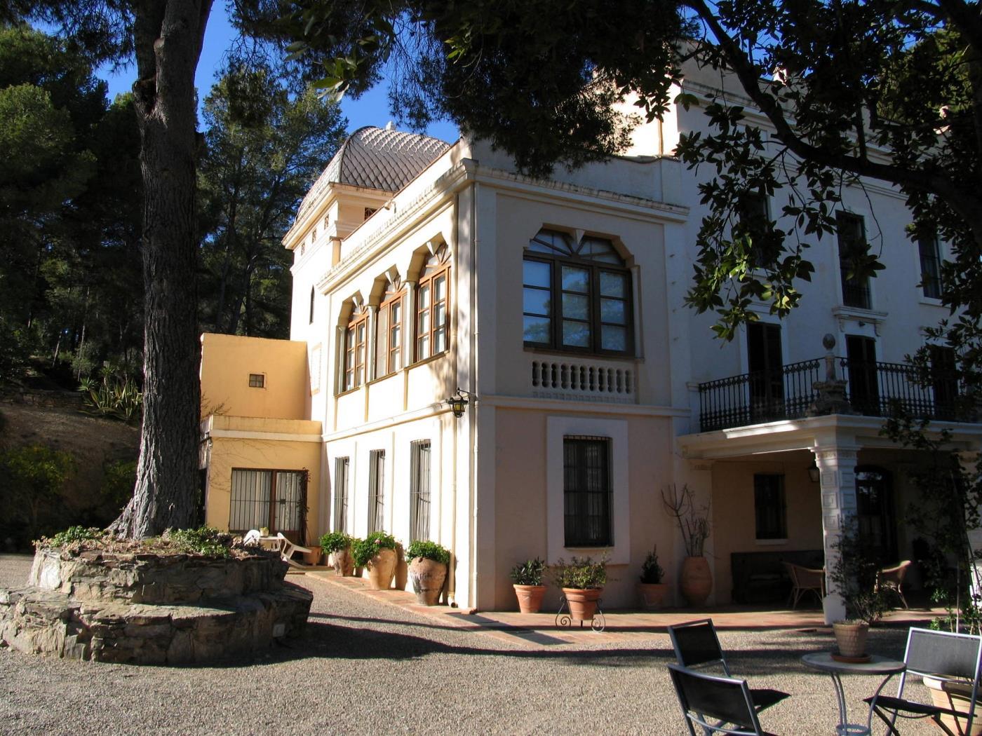 Granadako landa estilo kolonialeko etxeak .en Granada